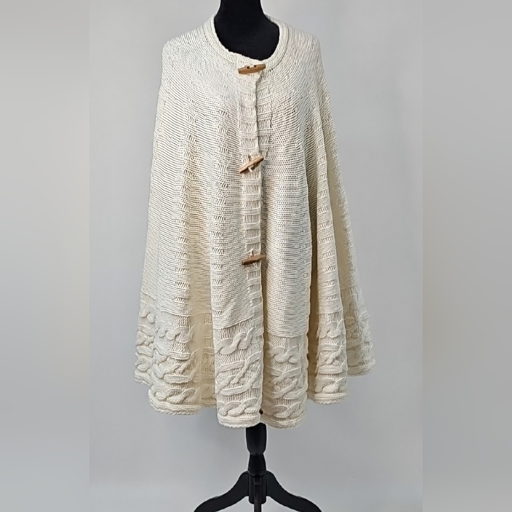 Vintage Style‎ Sweater Cape Cable Knit Cream Colored Wood Buttons Cottagecore